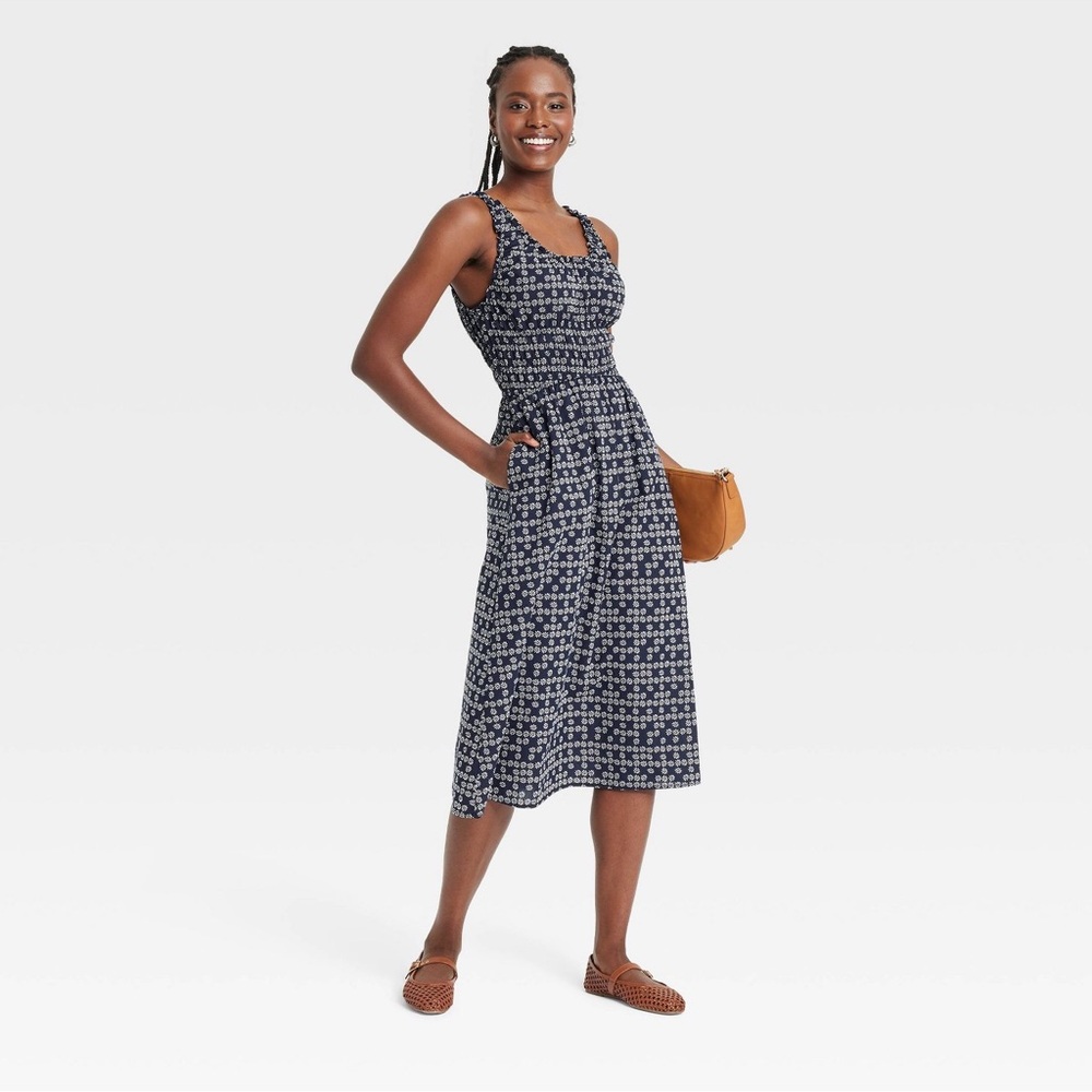 Women’s Midi Sundress    Navy Blue Floral.   L